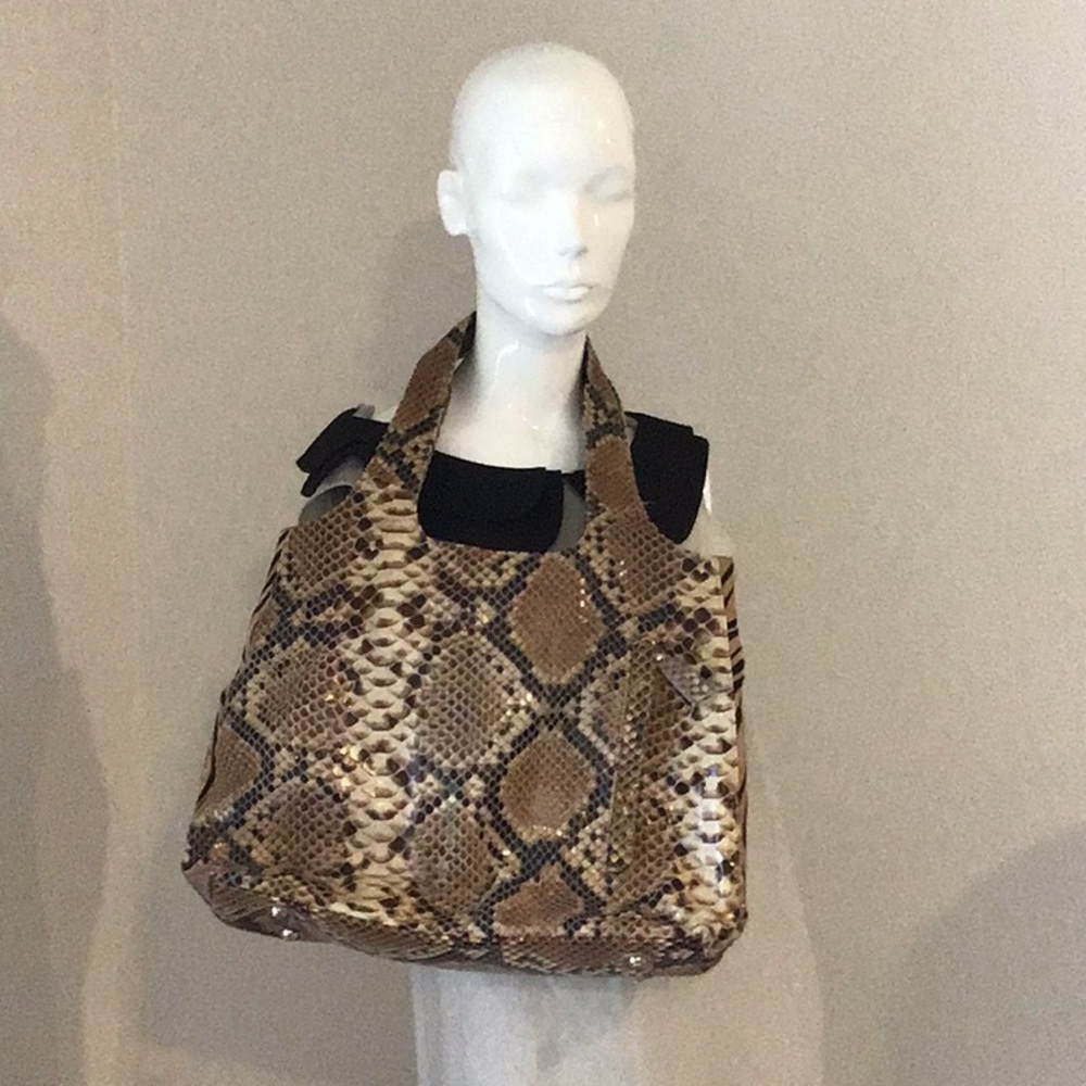 ORIGINAL BY SHARIF purse- like new condition